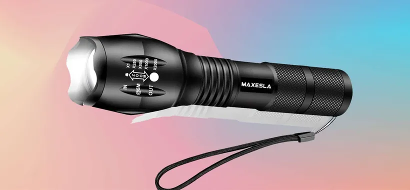 Addio buio, illumina a giorno la situazione con questa torcia LED (9€)