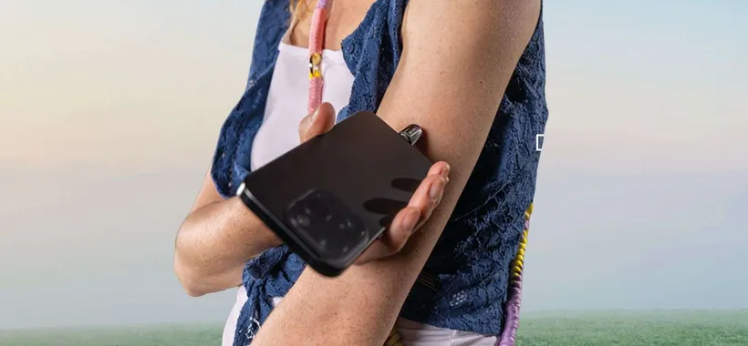 Creme e purito ADDIO: il dopopuntura che si collega allo smartphone è in sconto
