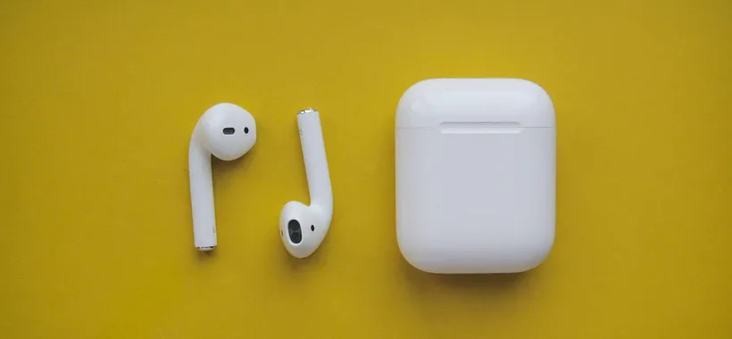 OpenAI vuole sostituire le AirPods con degli auricolari dal design "mai visto prima"