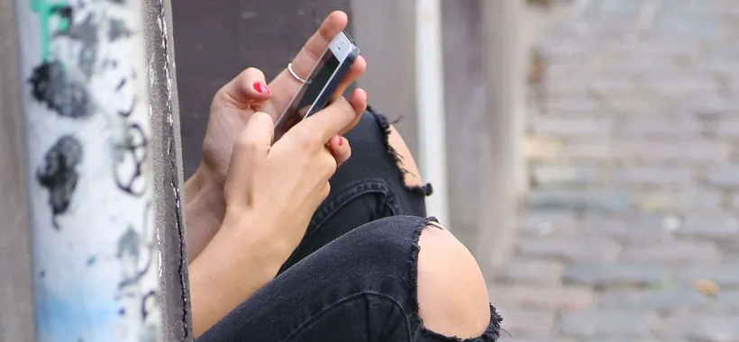 Tana della Luna: WhatsApp, è ancora pedoporno