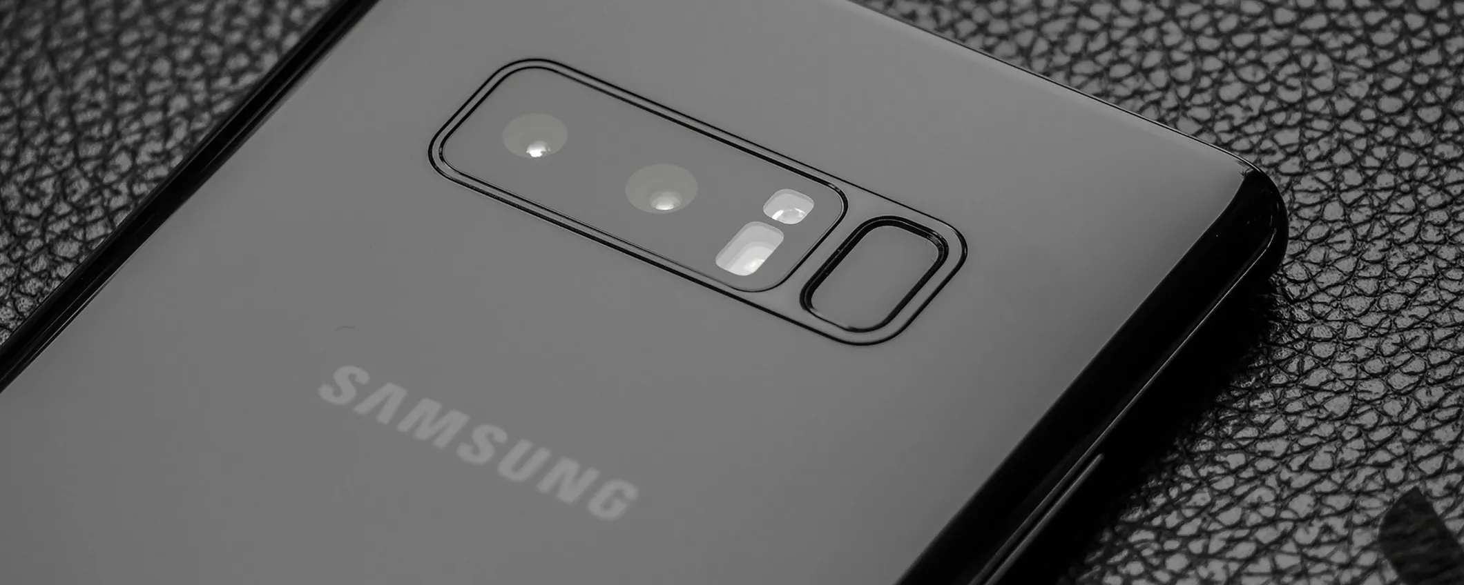 Samsung aggiorna (a sorpresa) due smartphone di quasi 10 anni fa