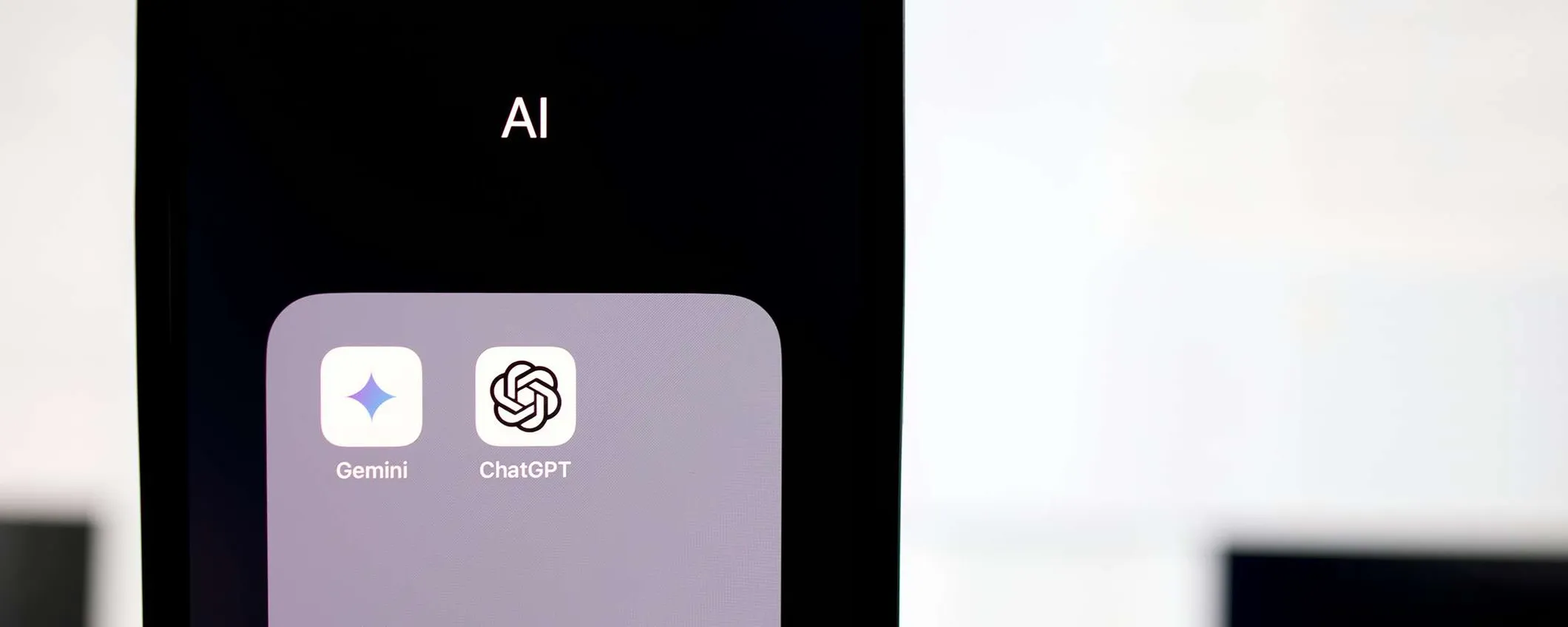 ChatGPT surclassa Gemini: con 5 miliardi di visite, è il chatbot AI più utilizzato