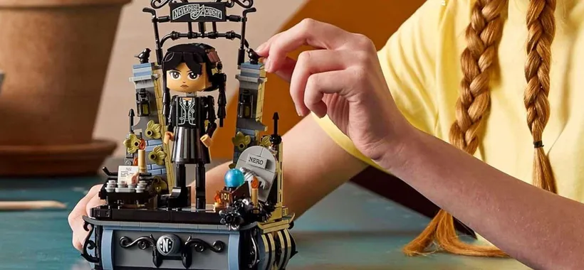 Il set LEGO di Mercoledì Addams è in offerta su Amazon: il regalo perfetto per Halloween