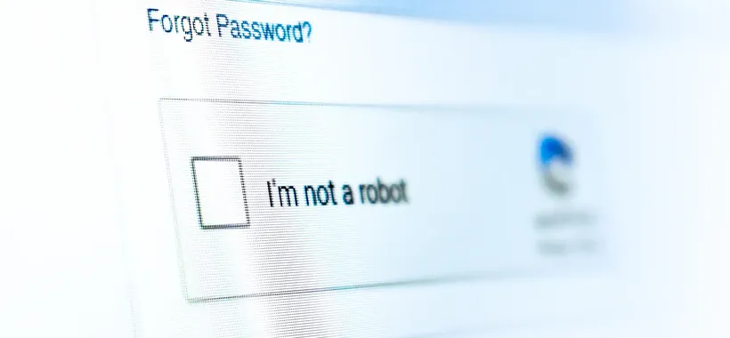 Google testa un nuovo reCAPTCHA: salutando la webcam dimostri di essere umano