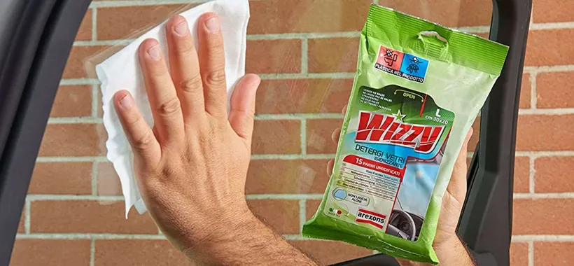 Vetri dell'auto perennemente SPORCHI? La soluzione costa 2€ su Amazon adesso