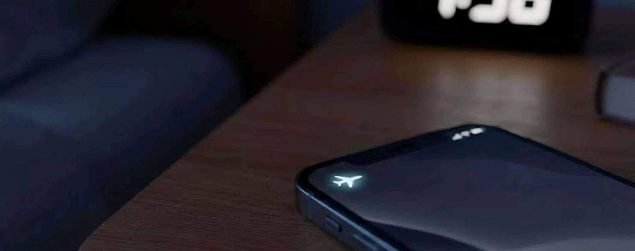 Modalità aereo di notte: ecco perché dovremmo farlo tutti
