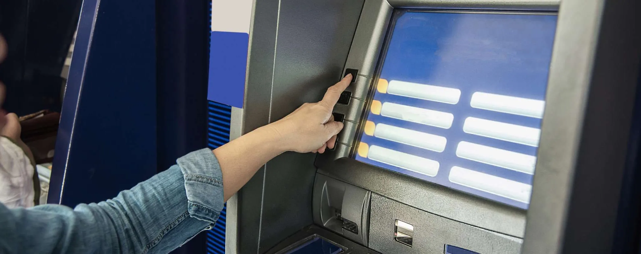 Stampi la ricevuta al bancomat? Ecco perché dovresti evitarlo