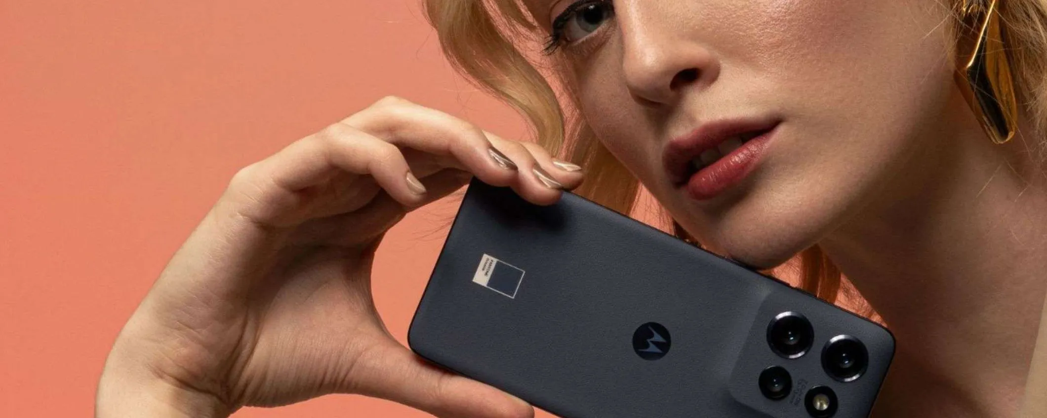 Pannello pOLED a 120Hz, cam Sony da 50MP e molto altro: Motorola Edge 50 Neo a 280€