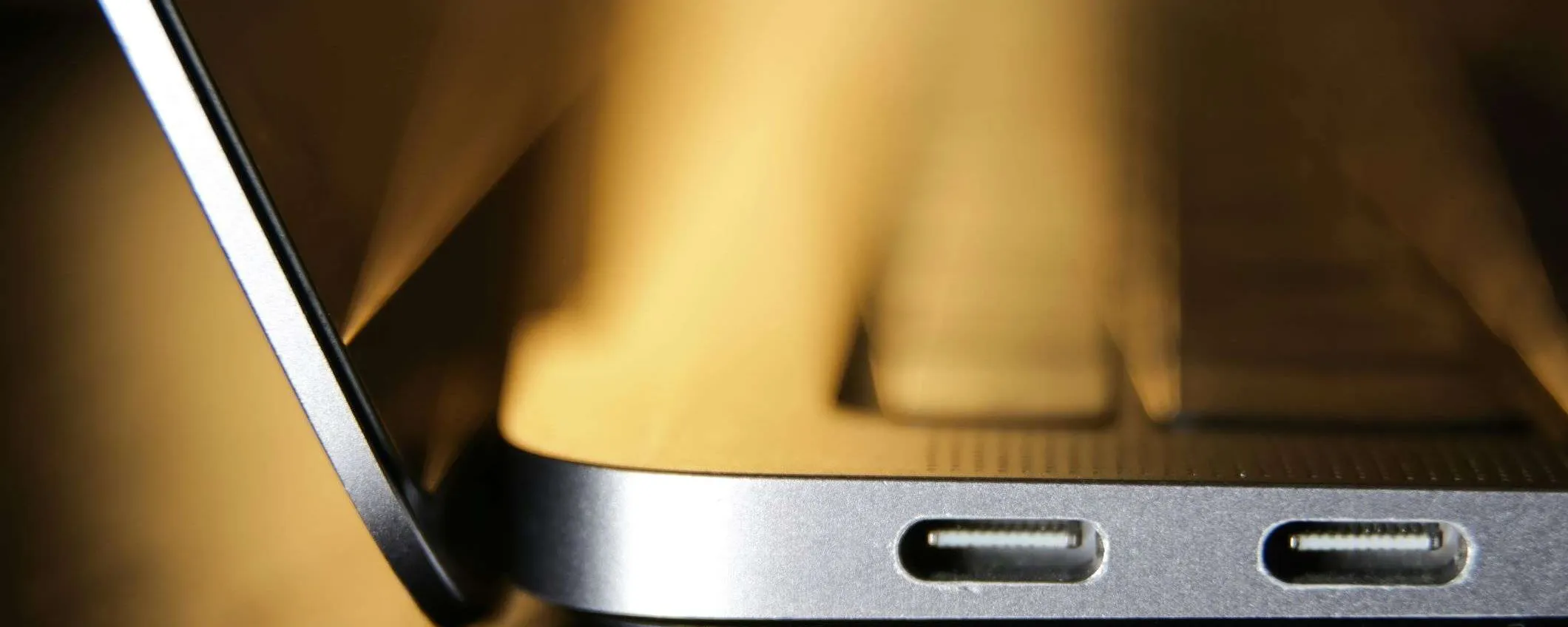 Perché il tuo laptop non si ricarica con tutte le porte USB-C: l'errore che fanno in molti