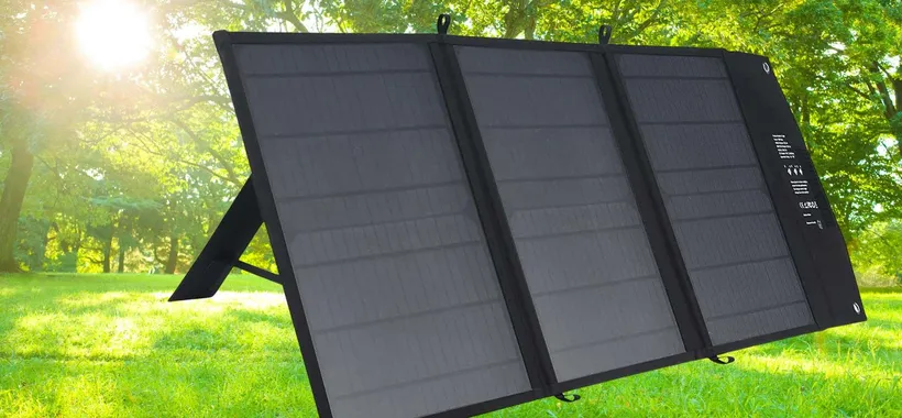 Kit fotovoltaico PREMIUM a 79€, ricarichi tutto: 2 USB, 10 adattatori