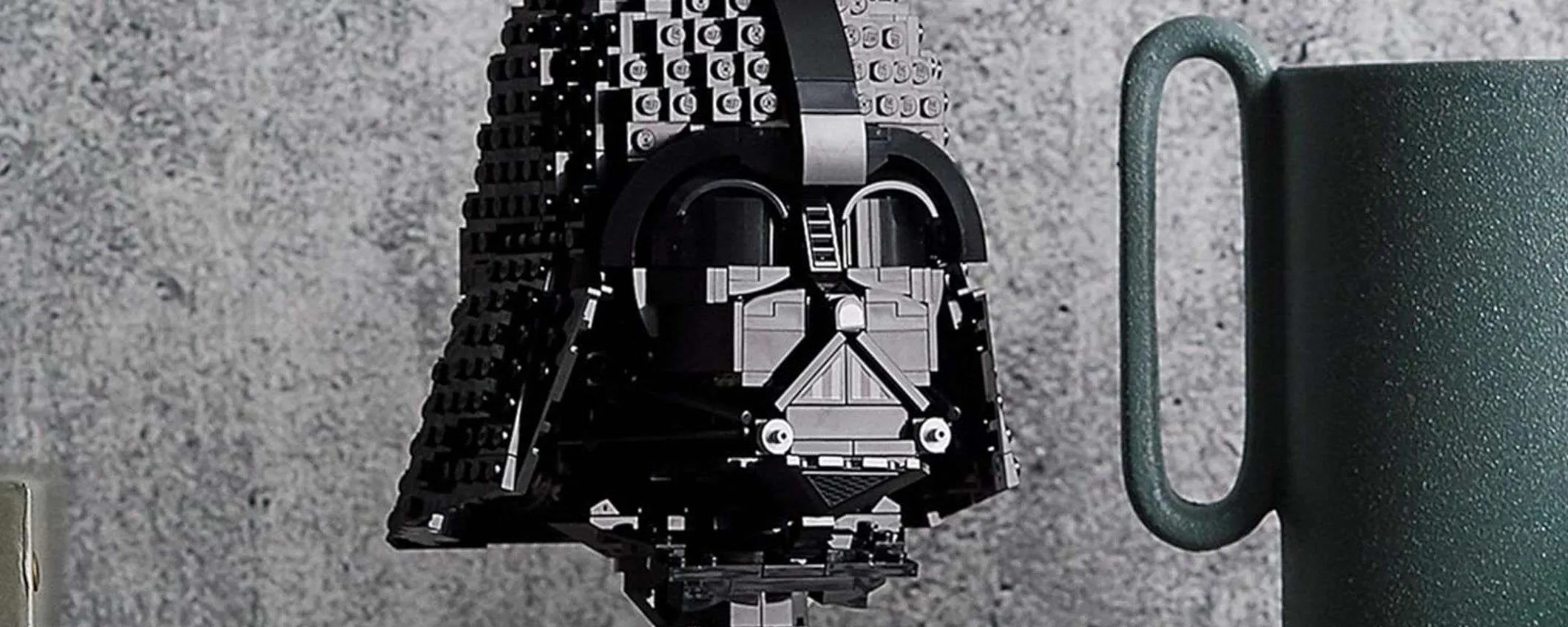 Set LEGO Casco di Darth Vader: super SCONTO per lo Star Wars Day
