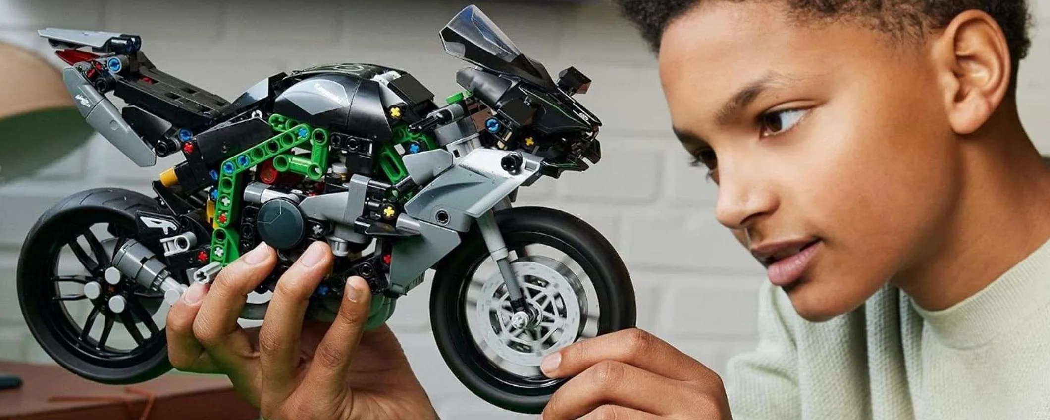 Motocicletta Kawasaki Ninja LEGO in offerta: idea REGALO per tutte le età
