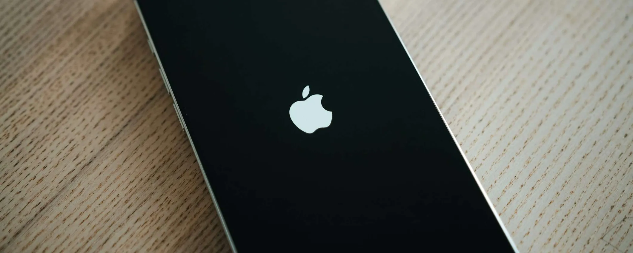 iPhone “morto” dopo la batteria scarica: segnalati problemi di accensione sui modelli più recenti