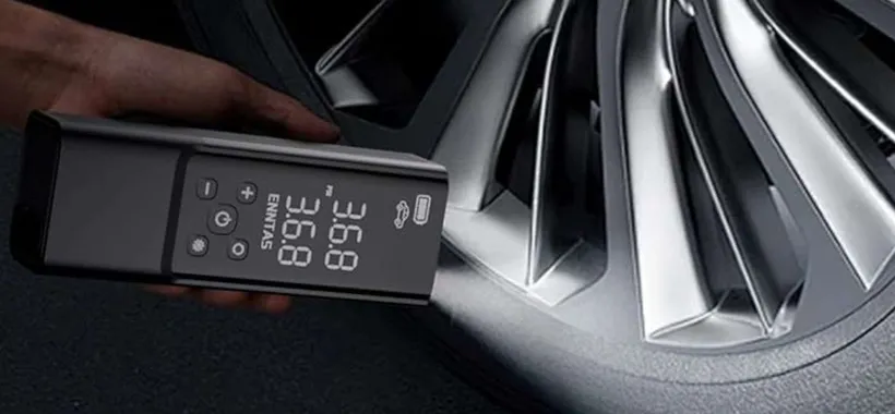 Compressore portatile a 25€, sconto 48%: gomme dell'auto sempre PERFETTE
