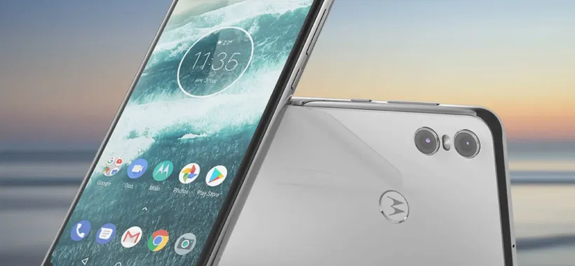 Motorola One: iniziato l'update ad Android Pie