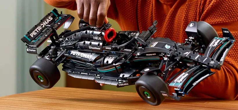 Il prezzo della LEGO Mercedes CROLLA al minimo storico Amazon (-20%)