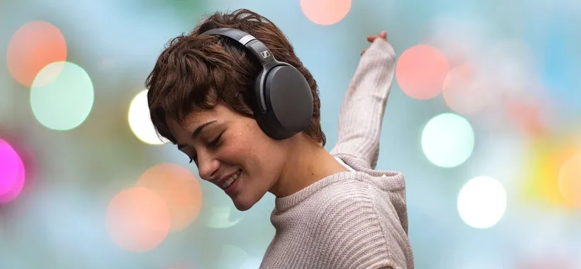 Sennheiser: cuffie wireless con cancellazione rumore e 30h di audio