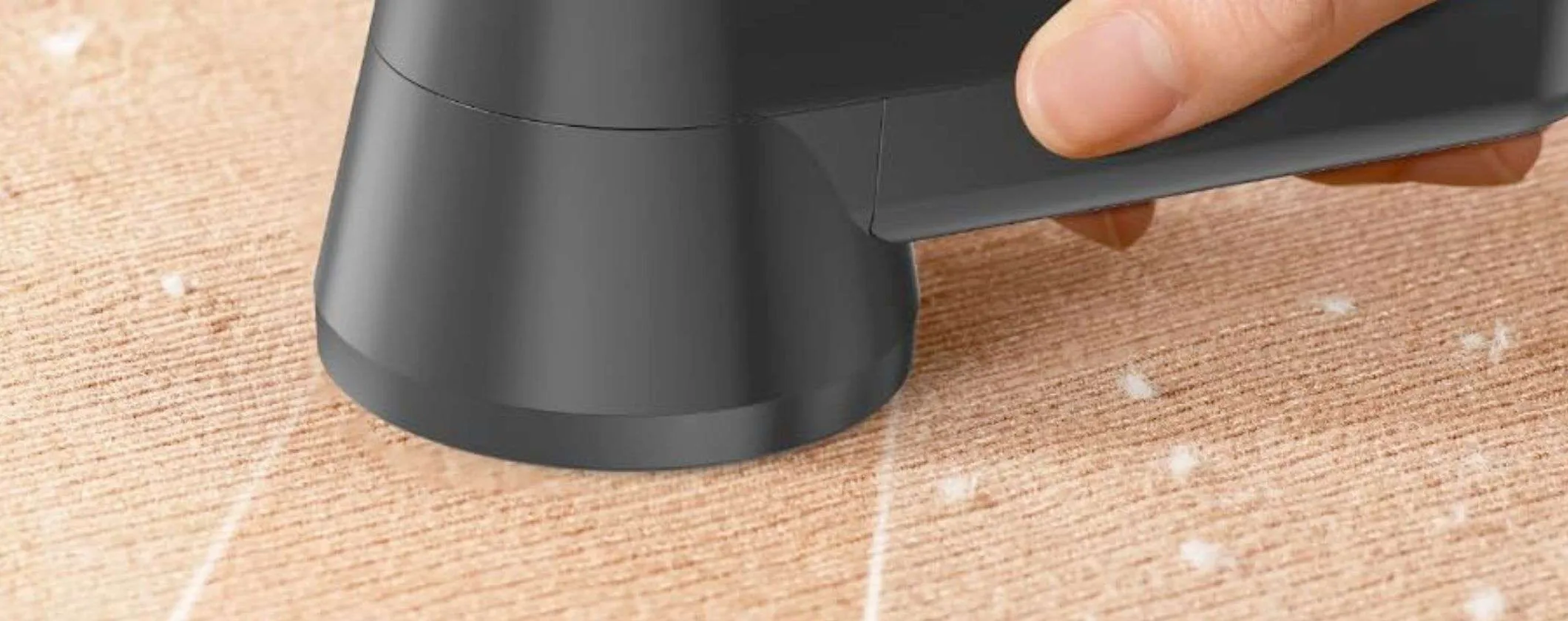 Addio ai pelucchi sui vestiti con questo gadget in promo 21€