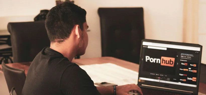 giochipremium.com e hentai-ita.net oscurati: l’Italia blocca i primi siti porno senza verifica età