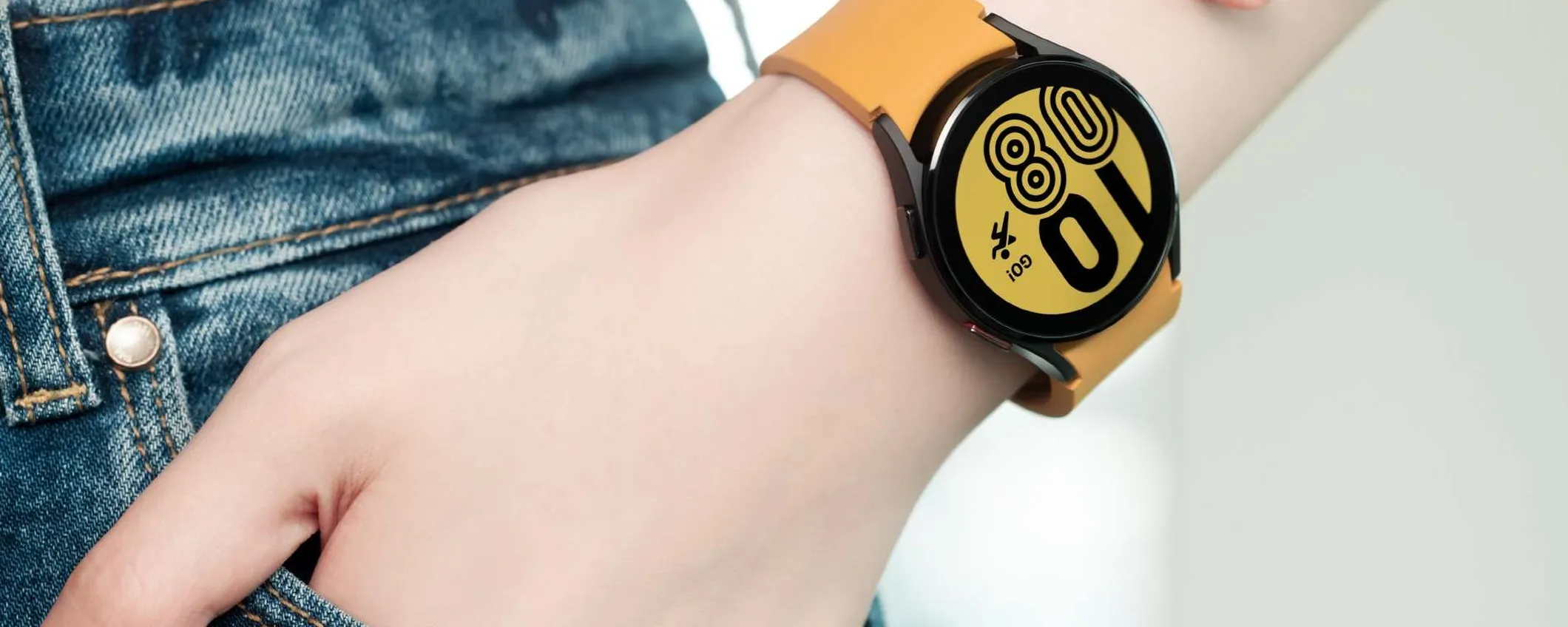 Samsung Galaxy Watch 4 sempre più conveniente: ora è SCONTATO del 55%