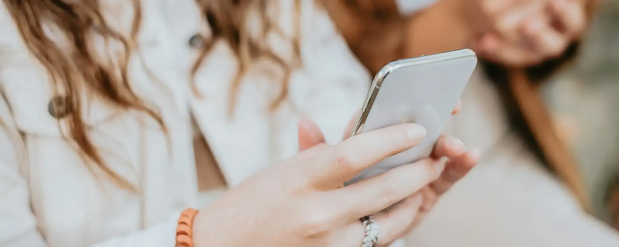 WhatsApp: Giphy prende il posto di Tenor nelle GIF