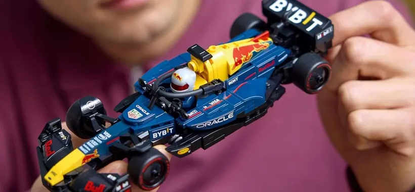 Set LEGO Red Bull RB20 in offerta a un OTTIMO PREZZO su Amazon: porta la F1 sulla scrivania
