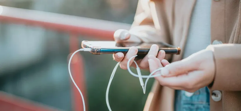 Spotify lancia gli articoli narrati: oltre 650 storie audio nell’app