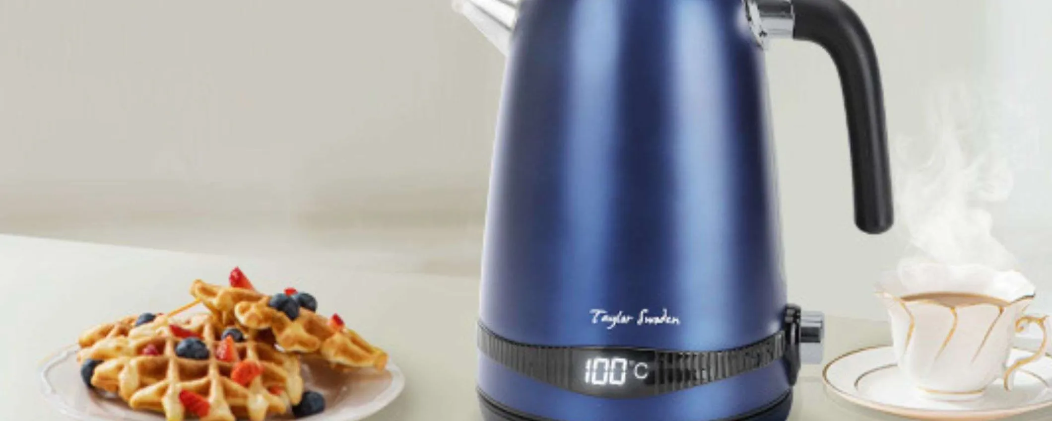 Bollitore elettrico in forte sconto su Amazon: design vintage e tanta efficienza