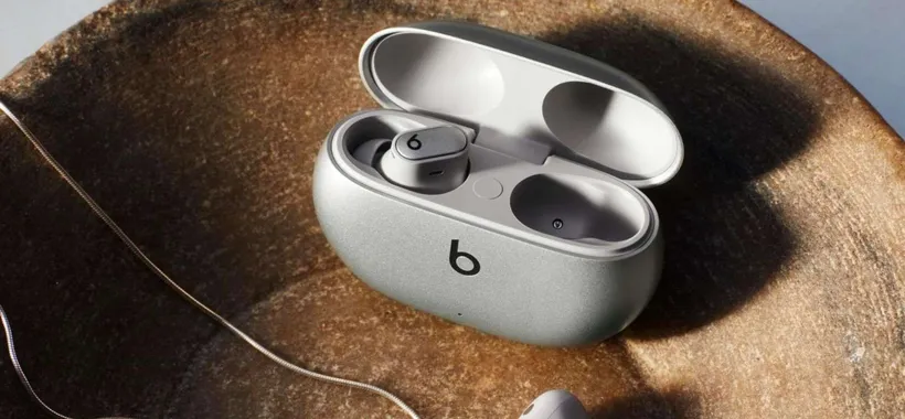 Beatds Studio Buds+ (2023) in offerta: il prezzo crolla del 30%