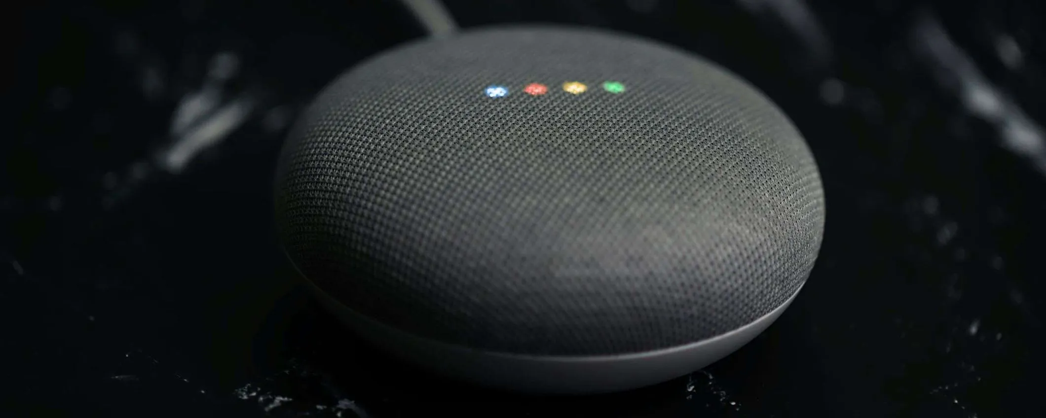 Gli speaker Google Home lampeggiano senza motivo: gli utenti segnalano un nuovo bug