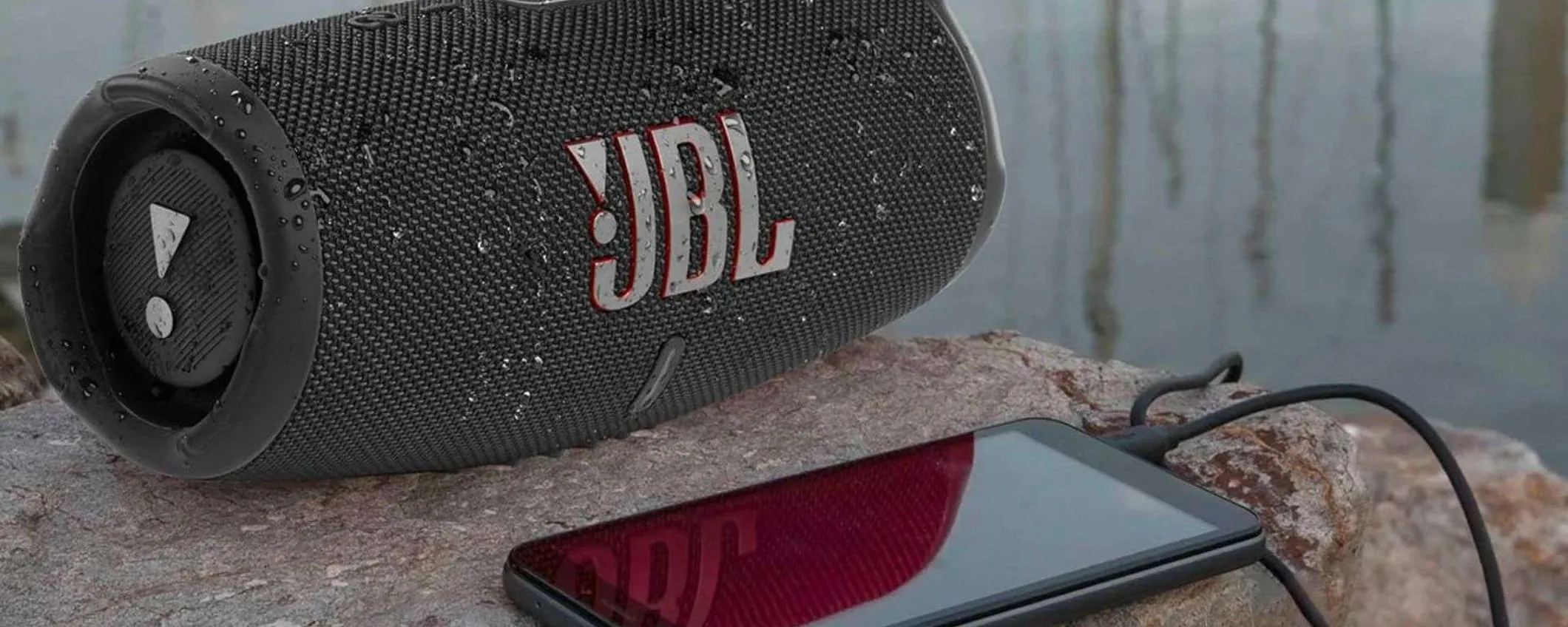 JBL Charge 5 maxi-sconto del 40%: suono potente, bassi profondi e autonomia pazzesca