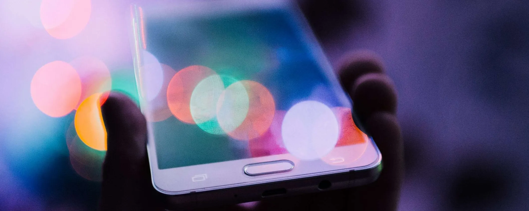 Google smentisce il “Liquid Glass” su Pixel: Android non copierà il design di Apple