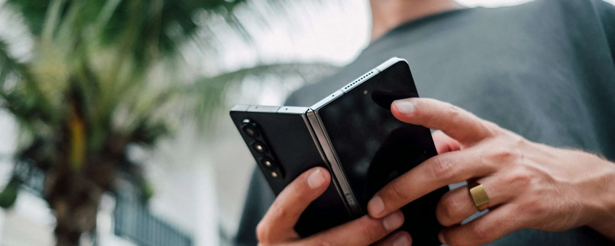 Smartphone pieghevoli, i big puntano sugli schermi larghi