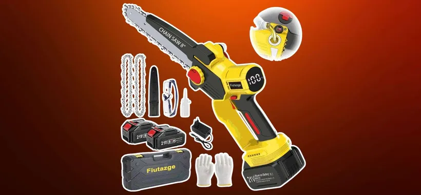 Mini motosega a batteria super accessoriata: solo 59 euro col coupon Amazon