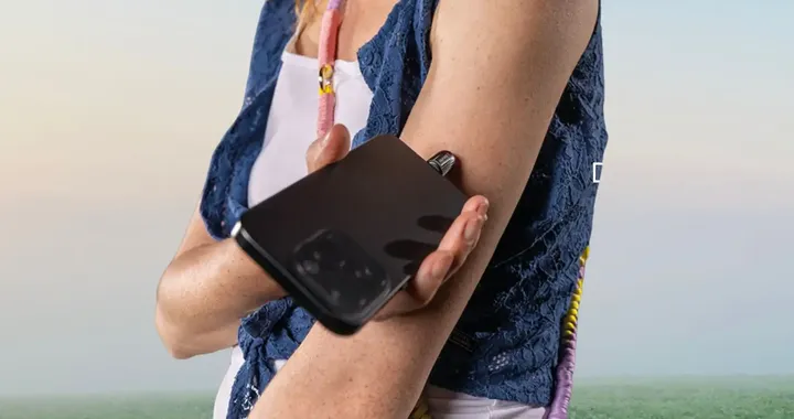 Creme e purito ADDIO: il dopopuntura che si collega allo smartphone è in sconto