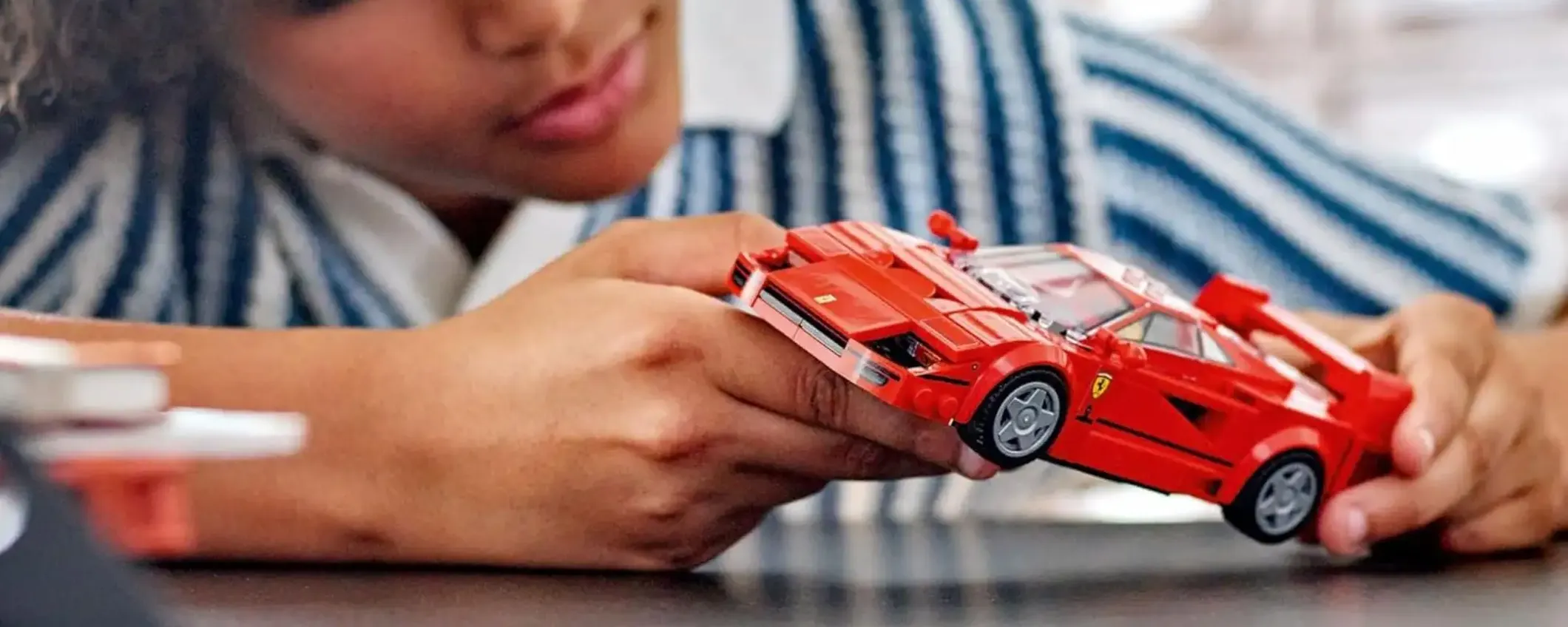 La Ferrari F40 LEGO in sconto su Amazon: il MITO ROSSO a mattoncini