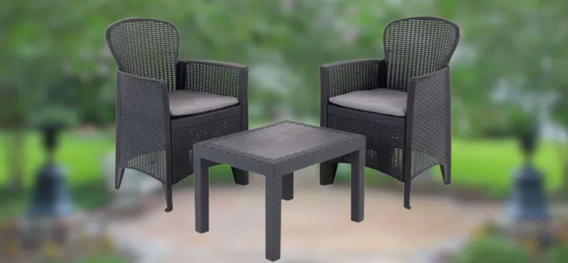 Set da giardino a 87€, c'è tutto: due poltrone e un tavolino a prezzo SHOCK