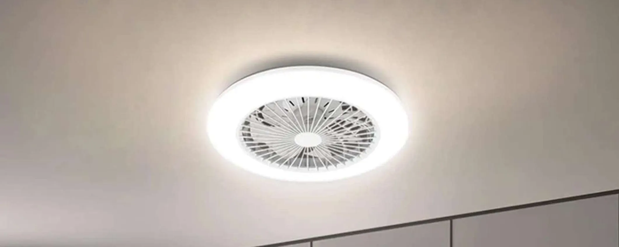 Ventilatore da soffitto con luce LED: utile e bello da vedere a meno di 60€