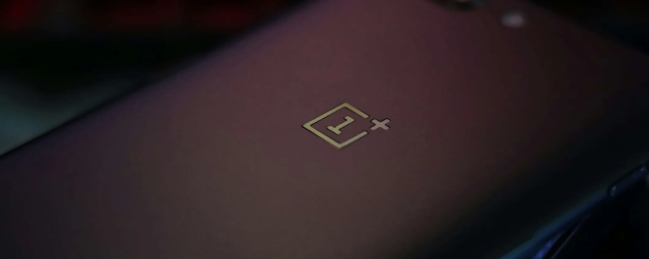 OnePlus 16 avrà una maxi batteria? Il sogno dei 9.000 mAh potrebbe diventare realtà