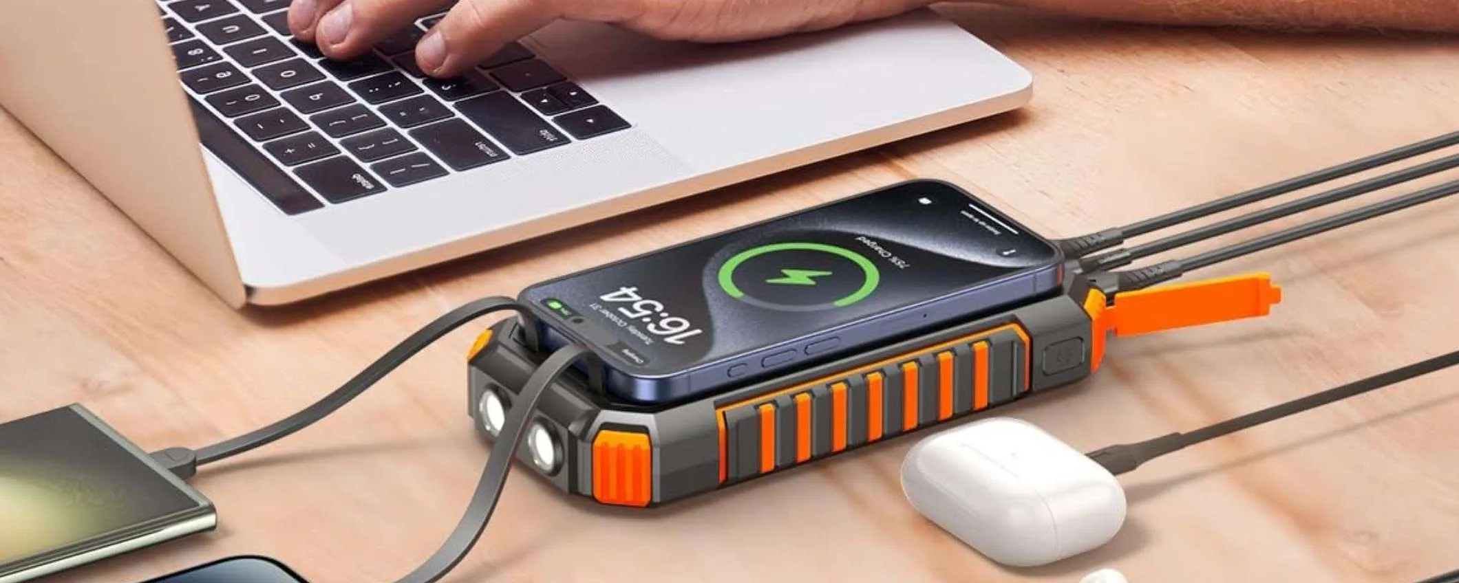 Power bank POTENTISSIMO (27.000mAh) con ricarica wireless e solare in DOPPIO SCONTO