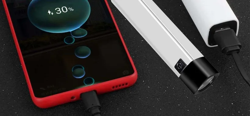 Luminosissima torcia con powerbank: GENIALATA a 8€, coupon Amazon limitato