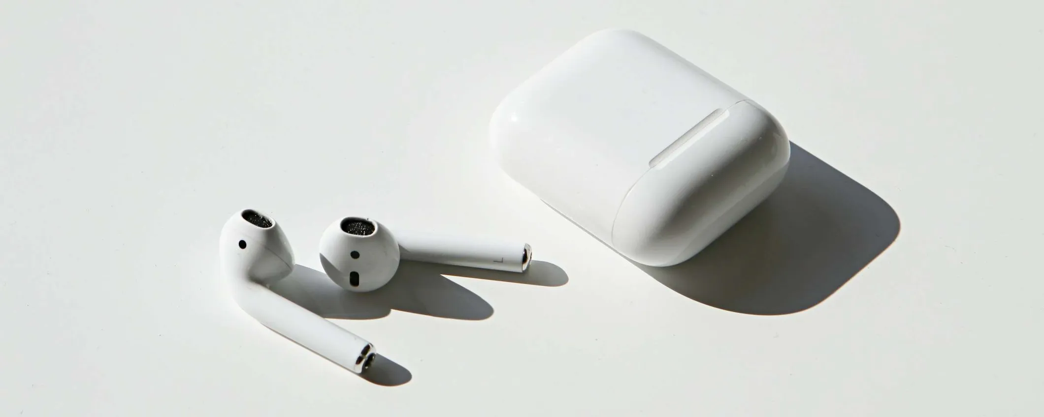 AirPods, il nuovo firmware beta introduce le funzioni di iOS 27