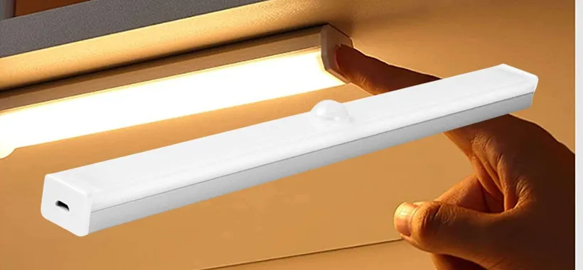 Utilissima lampada automatica senza fili a 9€: prezzo RIDICOLO su Amazon