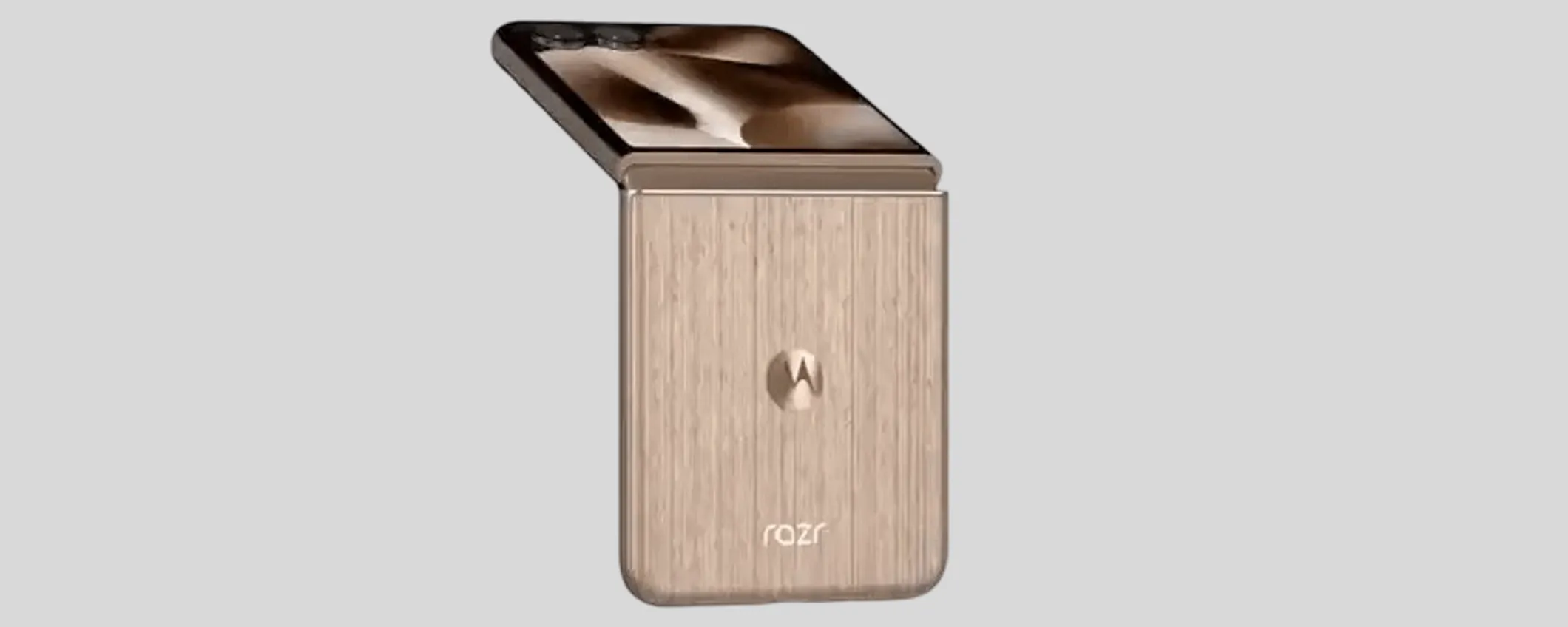 Motorola Razr 60 Ultra: impossibile non innamorarsi della versione in legno