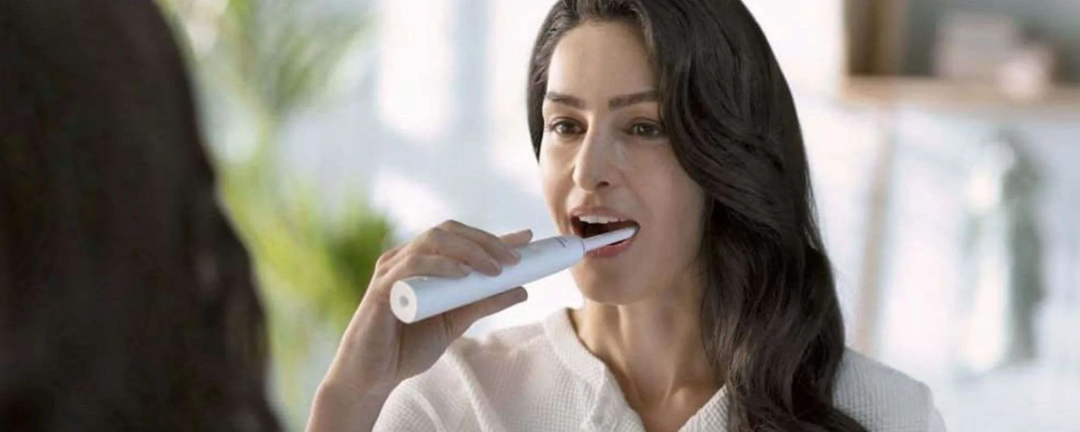 Spazzolino elettrico Philips in OFFERTISSIMA a 29 euro: igiene orale mai così perfetta