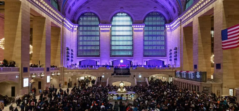 Apple festeggia 50 anni con Alicia Keys: concerto spettacolare all’Apple Store di New York