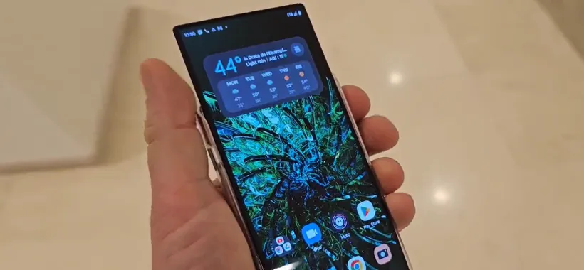 Motorola vuole anticipare Samsung: è in arrivo lo smartphone arrotolabile
