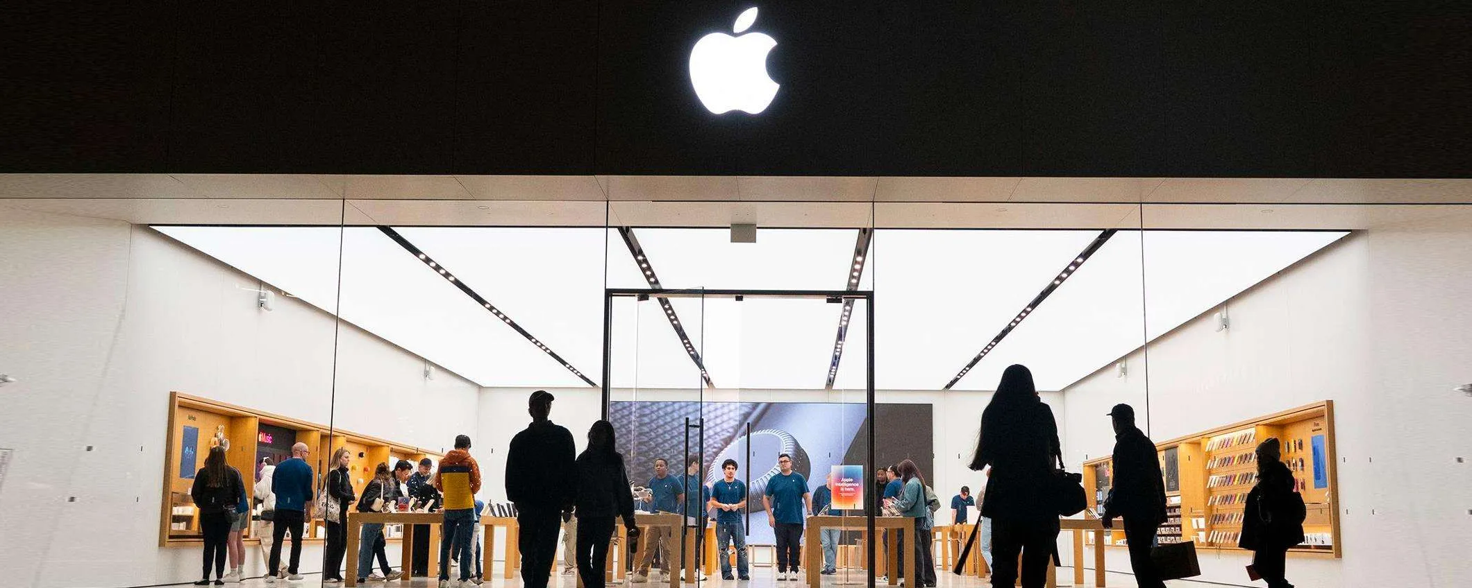 Scatta la corsa agli iPhone, prima che i dazi di Trump spingano i prezzi alle stelle