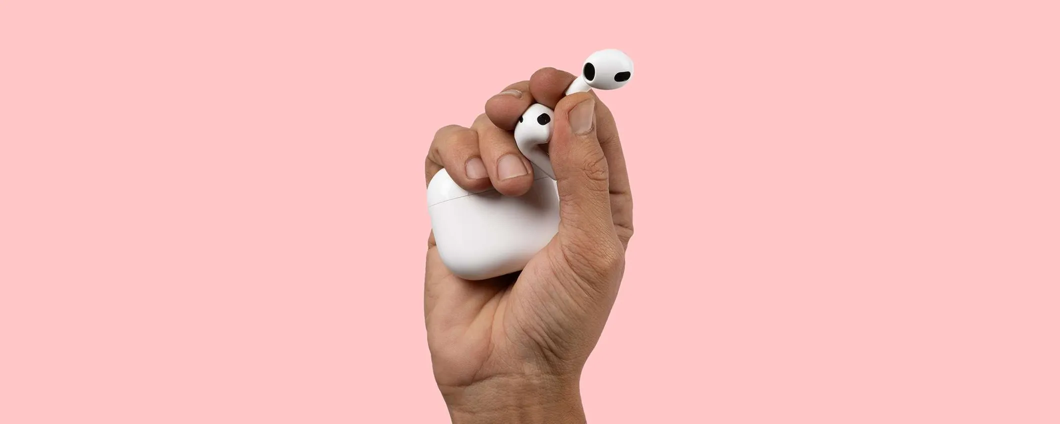 Gli AirPods con fotocamere e Siri AI arriveranno nel 2027, con iPhone 20