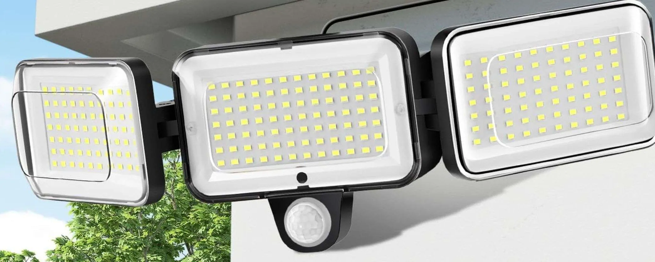 Faro solare a 3 teste indipendenti e 224 LED: illumina GRATIS ovunque (13€)